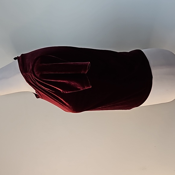 Forever21 Red Velvet Comfortable T-shirt Size Small - Picture 9 of 10